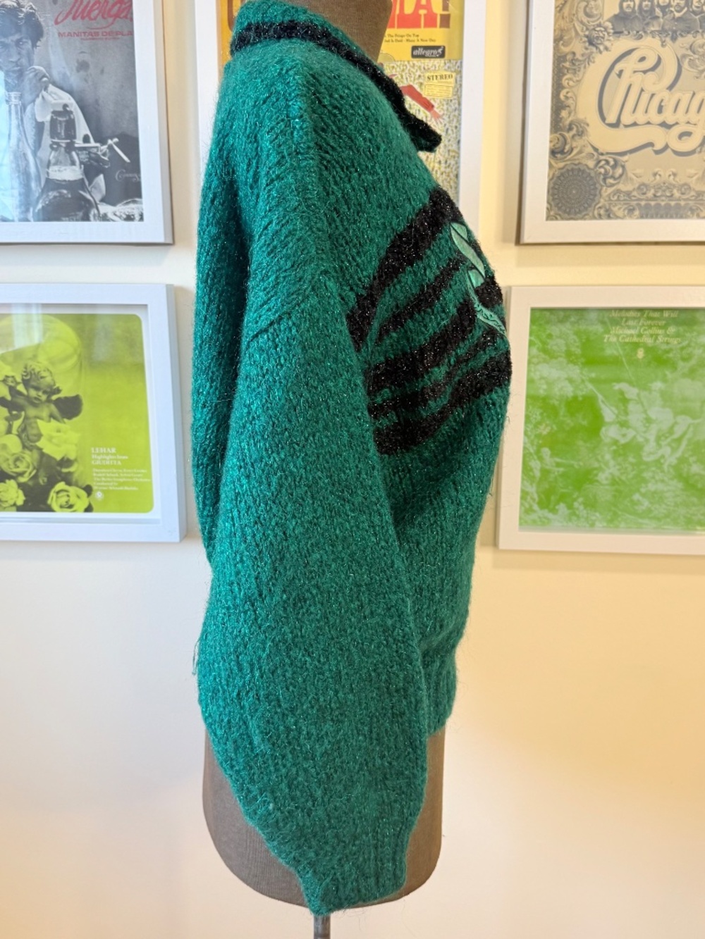 🐎 Vintage 80s Green Fuzzy Knit Sweater with Heraldic Horse Crest - Picture 3 of 10